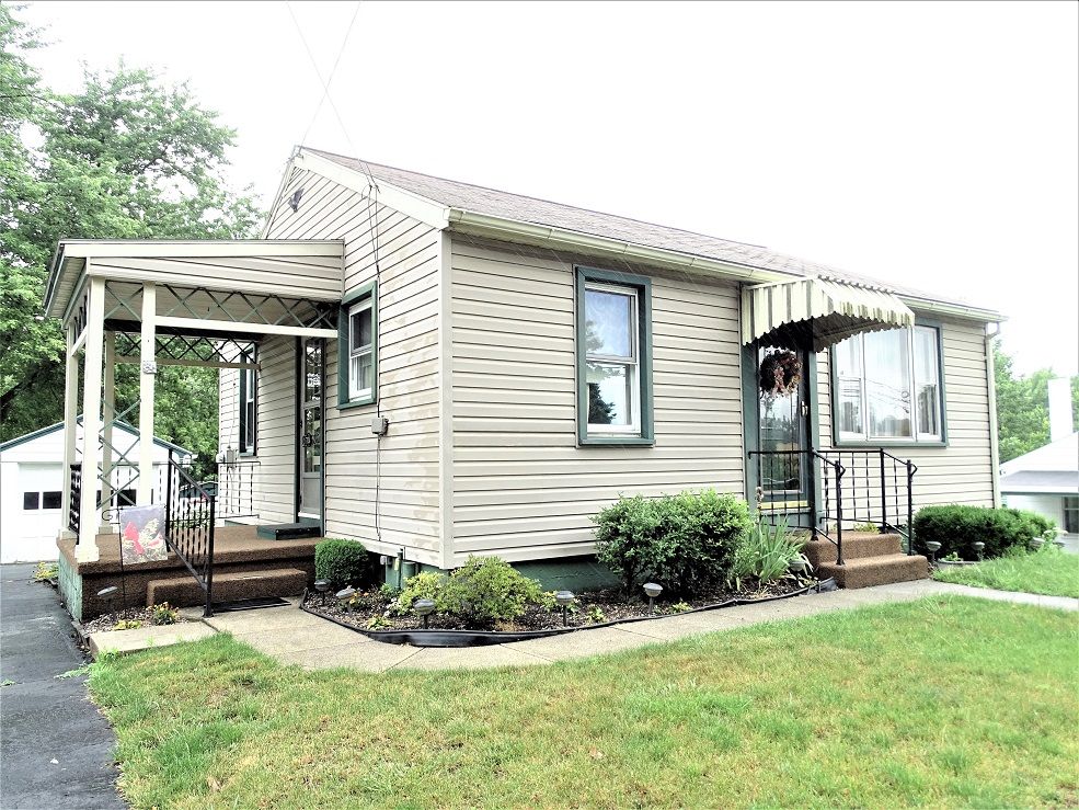 Primary Photo - 731 E Maple St