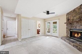 Building Photo - 131 Stonedown Ln