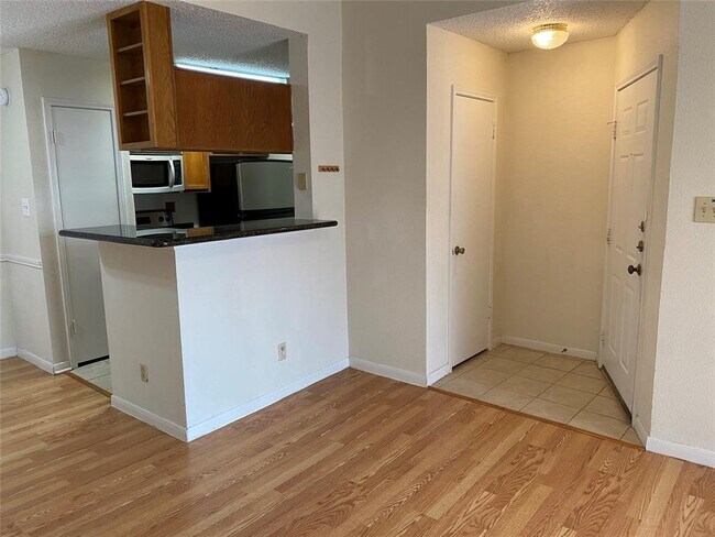 Foto del edificio - 2121 Hepburn St