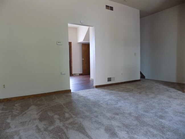 Foto del edificio - 2125 Straubs Ln