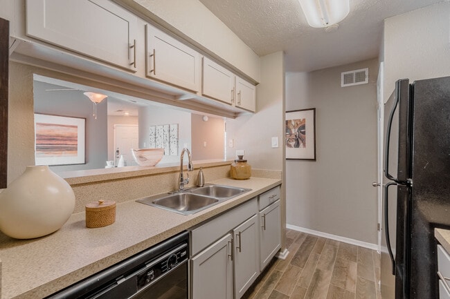 Foto del edificio - Pinehurst Place Apartments