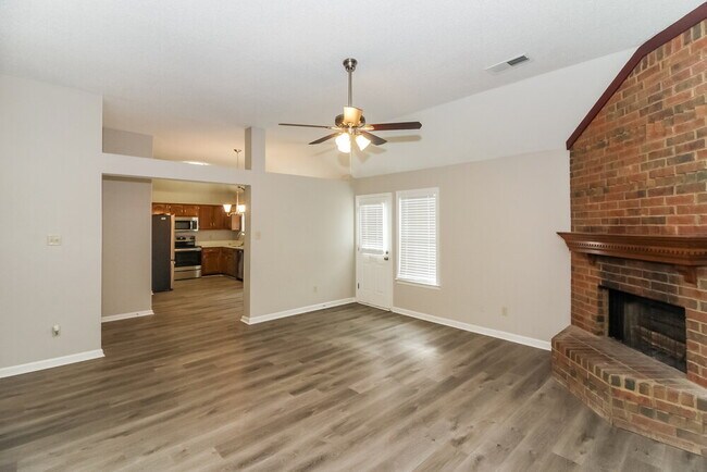 Foto del edificio - 4371 Bunker Hill Dr