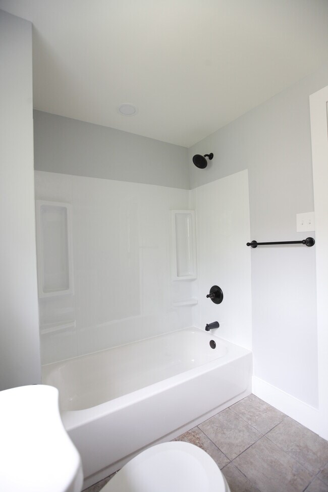 Building Photo - 4921 Cedar Ave