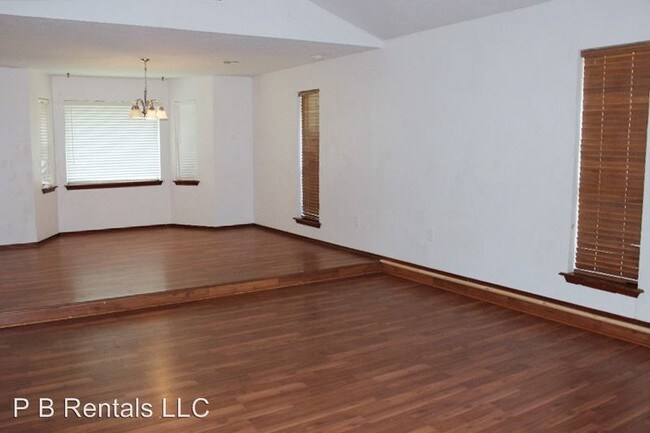 Building Photo - 2507 NE Turtle Creek Dr