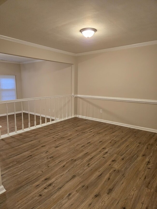 Building Photo - Spacious 3 Bedroom 2.5 Bath Townhouse in K...