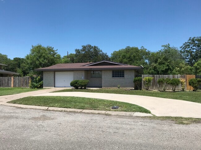Foto del edificio - 1204 N Woodlawn Dr