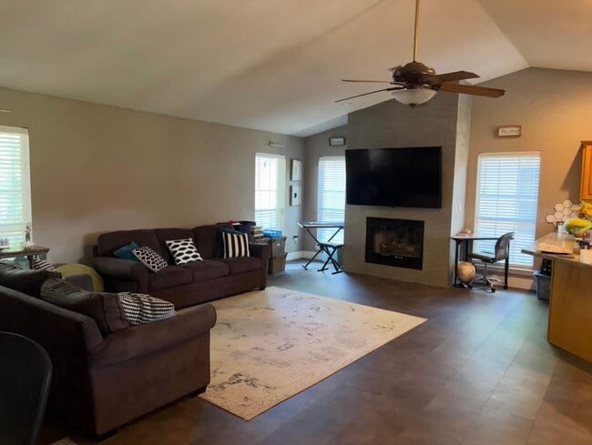 Building Photo - 4577 Top Flight Dr