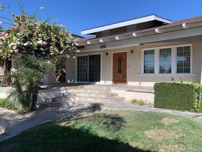 Building Photo - 1734 N Berendo St