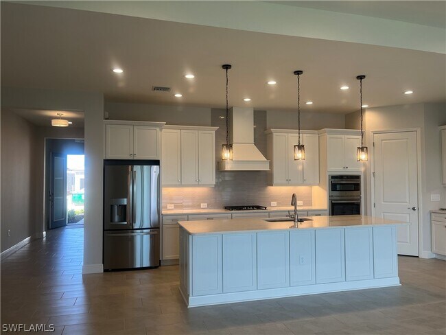 Foto del edificio - 4062 Aquila Pl