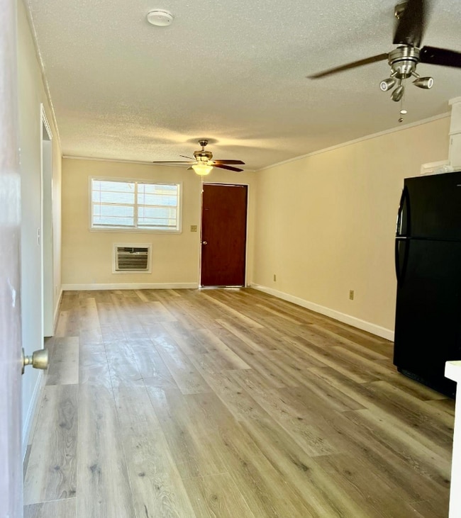 Building Photo - 818 Bay St