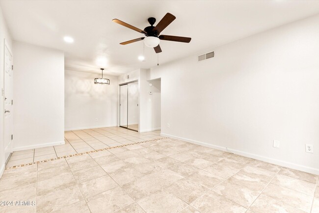 Building Photo - 5877 N Granite Reef Rd