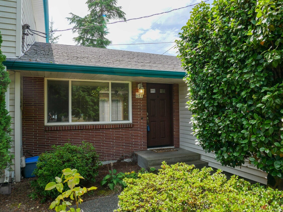 Primary Photo - 621 NE 155th St