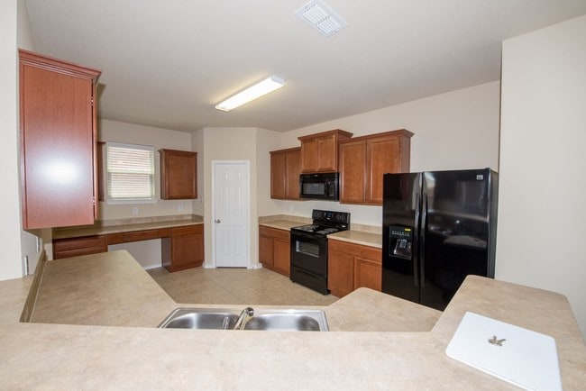 Building Photo - 5549 Thunder Bay Dr