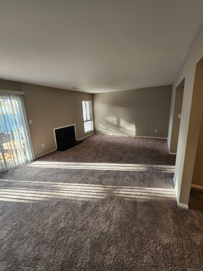 3BR, 2.5 bath- 1,675 sq ft living room - Willow Oaks