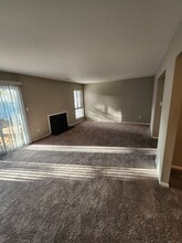 3BR, 2.5 bath- 1,675 sq ft living room - Willow Oaks