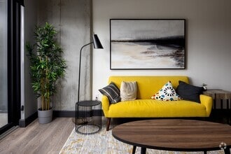 Building Photo - Damask