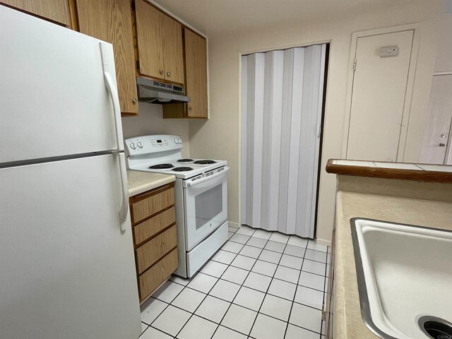 Primary Photo - 859 W San Ysidro Blvd