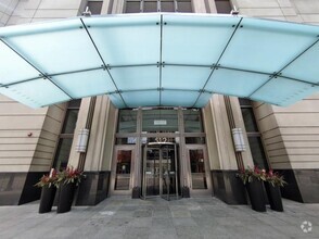 Building Photo - 512 N McClurg Ct