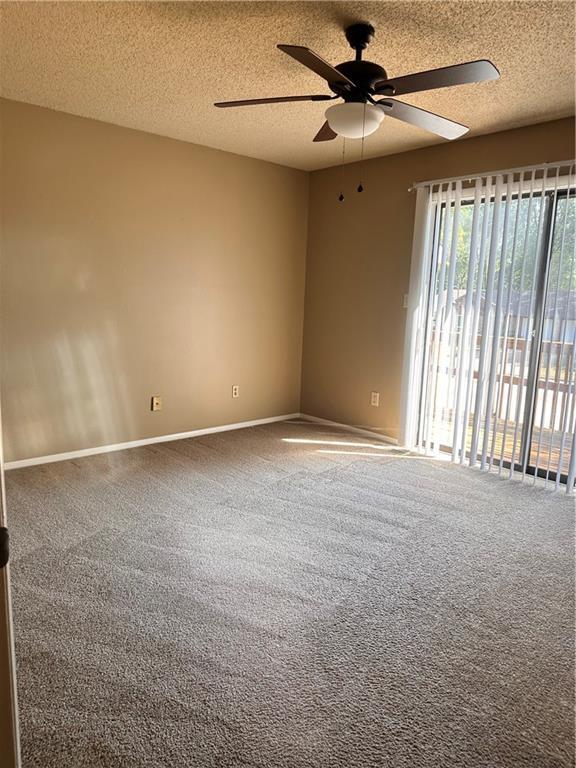 Foto del edificio - 2566 E Sweetbriar Dr
