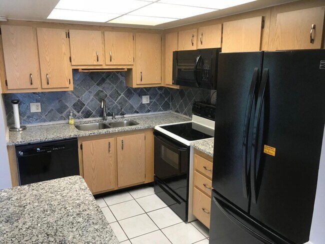 Building Photo - 4147 Oak Terrace Dr