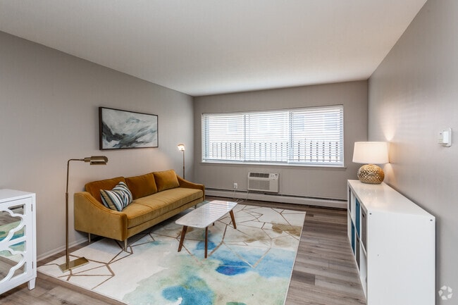2BR, 1BA - 850 SF - Imperial Grand Prix