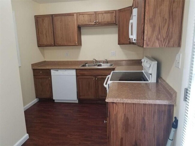 Building Photo - 100 Chalfont Dr