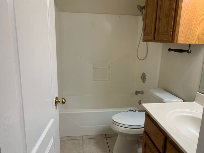 Foto del edificio - 3821 Brockhampton - 4/Bed 2/Bath - $2295/m...