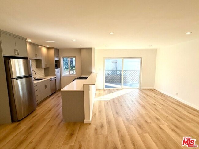Foto del edificio - 8115 Romaine St