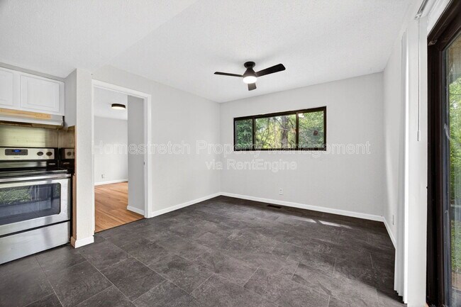 Foto del edificio - 368 Cameron Rd