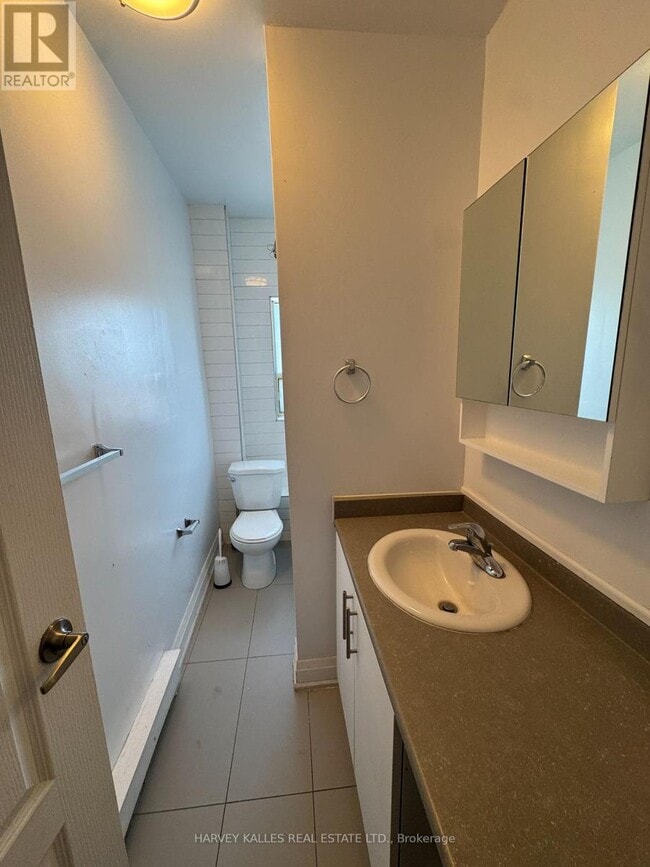 Building Photo - 98 Northcliffe Blvd