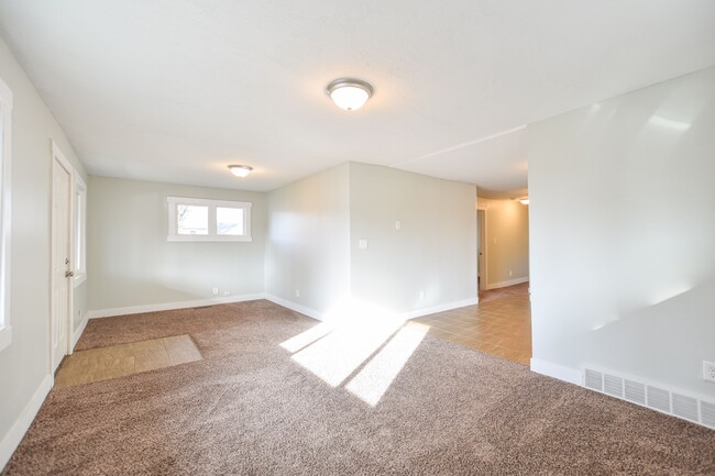 Building Photo - 2965 S 500 E