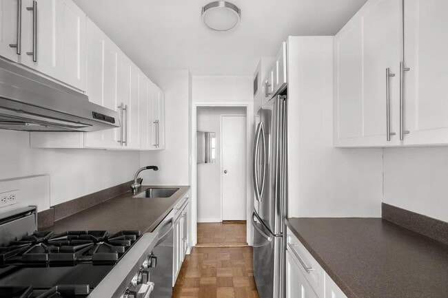 Building Photo - 2 bedroom in NEW YORK NY 10011