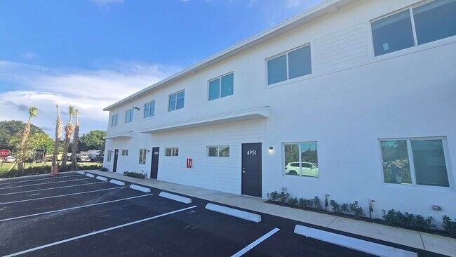 Building Photo - 4951 Serafica Dr