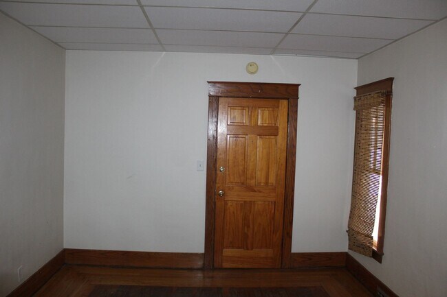 Building Photo - 813 E Third St