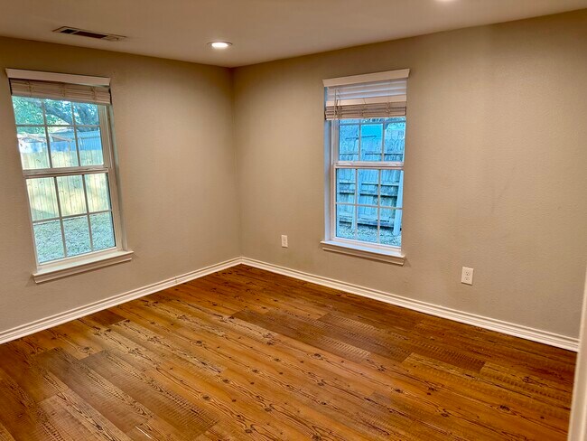 Foto del edificio - 304 N Monroe St
