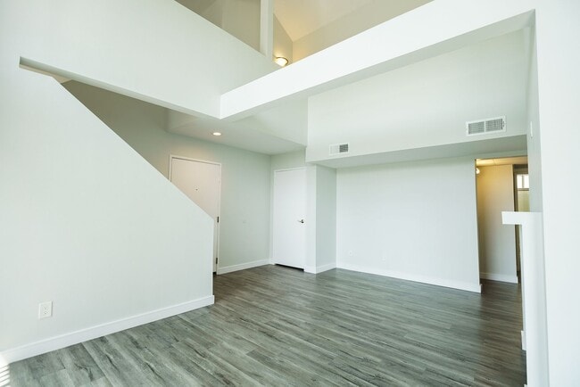 Interior Photo - 1527 Veteran Ave