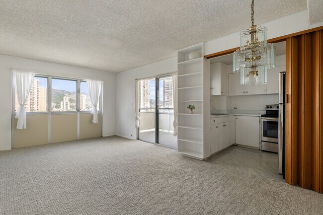 Foto del edificio - Ala Wai Cove, Studio, 1 bath Condo with one full-size assigned parking stall.