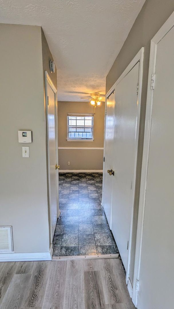 Building Photo - Awesome location! 2/1 Condo near Riverside in Gainesville