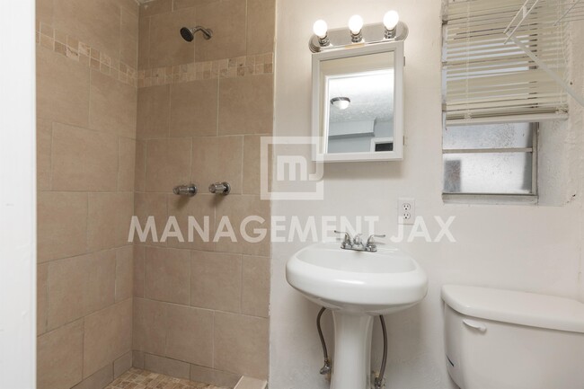 Foto del edificio - 1336 Golfair Blvd
