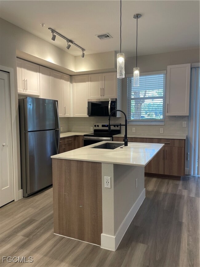 Building Photo - 7012 Romana Way