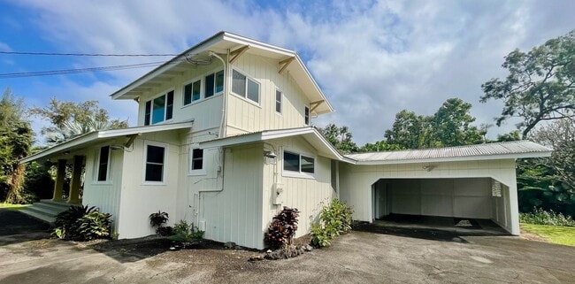 Building Photo - 3 Bedroom plus Office and 2.5 Bath for ren...