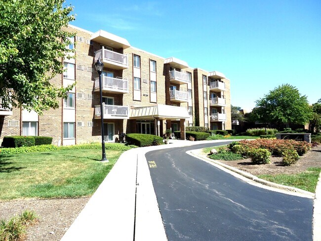 Foto del edificio - 2423 N Kennicott Dr
