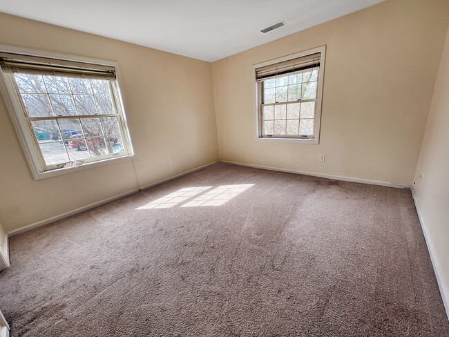 Master bedroom - 980 Chatham Park Dr