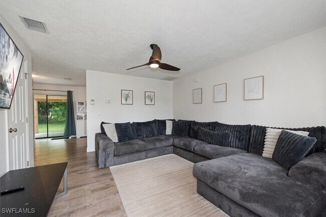 Foto del edificio - 18510 Flamingo Rd