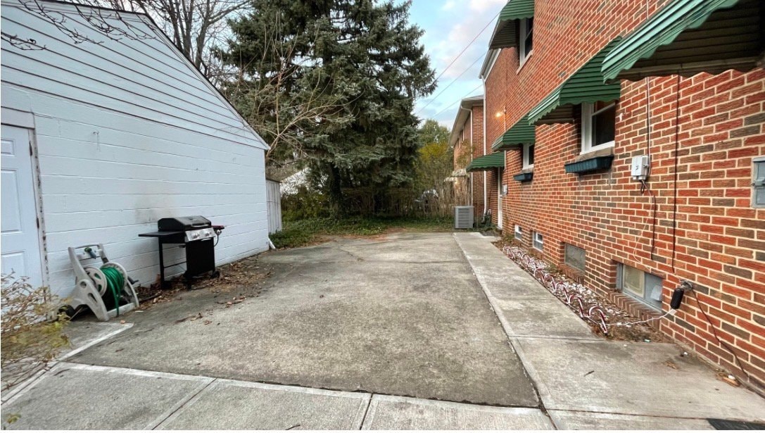 Building Photo - 27070 Lakeshore Blvd