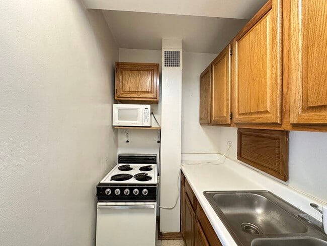 Building Photo - 4180 N Marine Dr