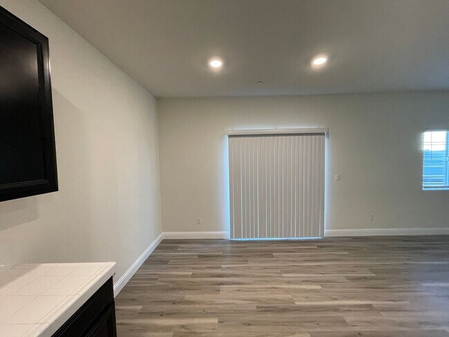 Foto del edificio - Beautiful 4 bed 2.5 bath in Sacramento!