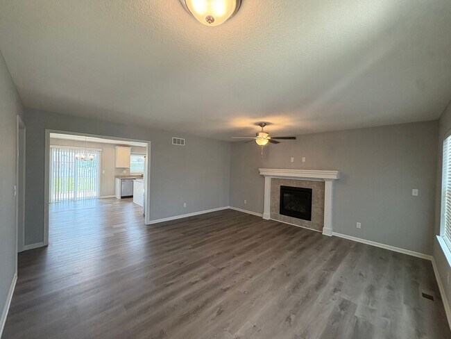 Foto del edificio - 705 Poplar Cir