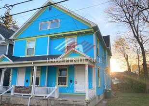 Building Photo - 419 Alberta St