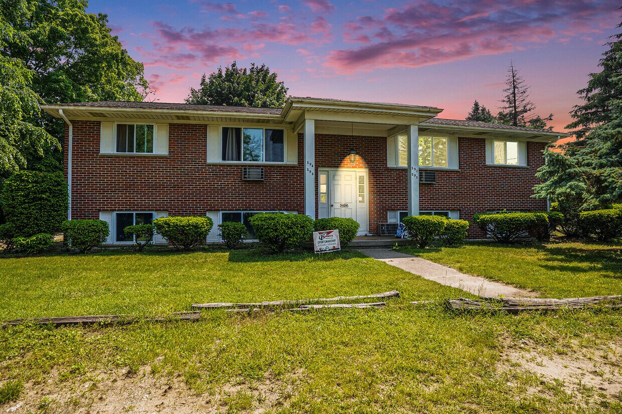 Foto principal - 592 54th St SE